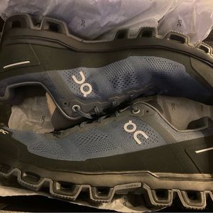 COPY - On running men’s club venture running shoes